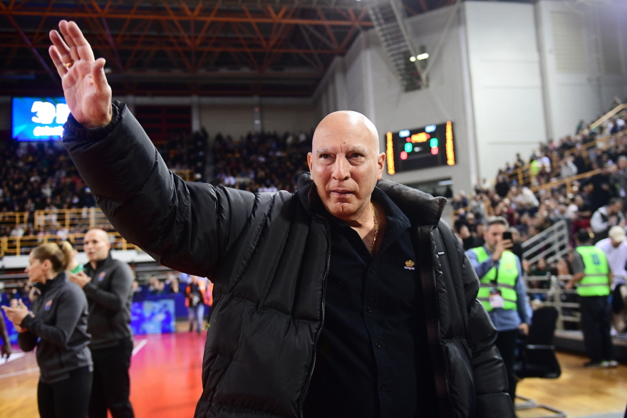 Παναθηναϊκός - Ολυμπιακός: Στο Ηράκλειο για τον τελικό ο Νίκος Γκάλης -  Βίντεο, φωτογραφίες 