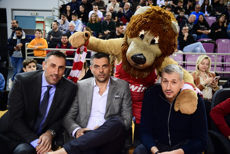 Παναθηναϊκός - Ολυμπιακός: Στο Ηράκλειο για τον τελικό ο Νίκος Γκάλης -  Βίντεο, φωτογραφίες 