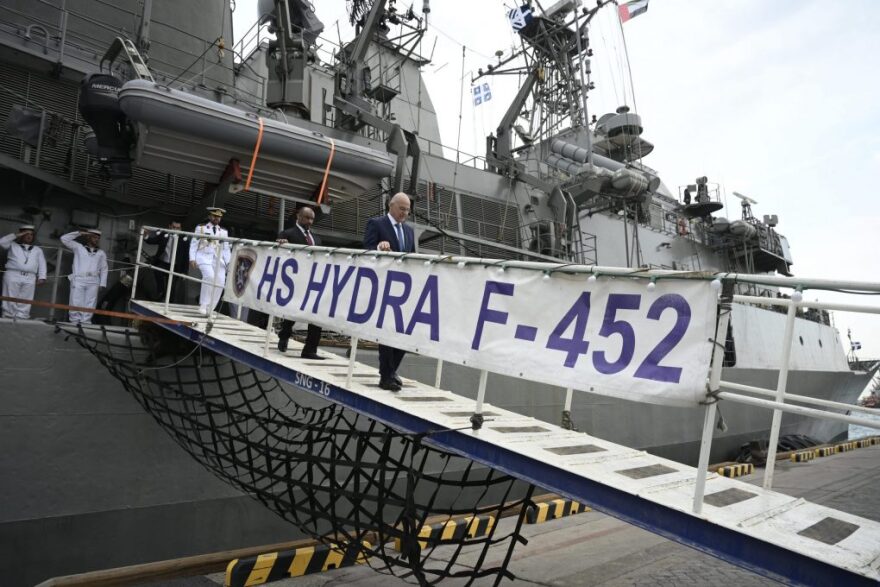 Στα Ηνωμένα Αραβικά Εμιράτα ο Δένδιας - Επισκέφθηκε τη φρεγάτα Ύδρα που μετέχει στην επιχείρηση «Ασπίδες»