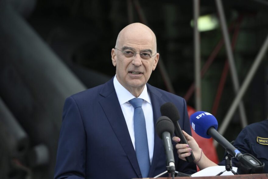 Στα Ηνωμένα Αραβικά Εμιράτα ο Δένδιας - Επισκέφθηκε τη φρεγάτα Ύδρα που μετέχει στην επιχείρηση «Ασπίδες»