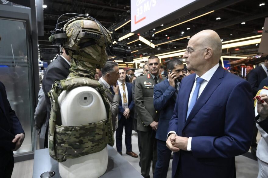 Στα Ηνωμένα Αραβικά Εμιράτα ο Δένδιας - Επισκέφθηκε τη φρεγάτα Ύδρα που μετέχει στην επιχείρηση «Ασπίδες»