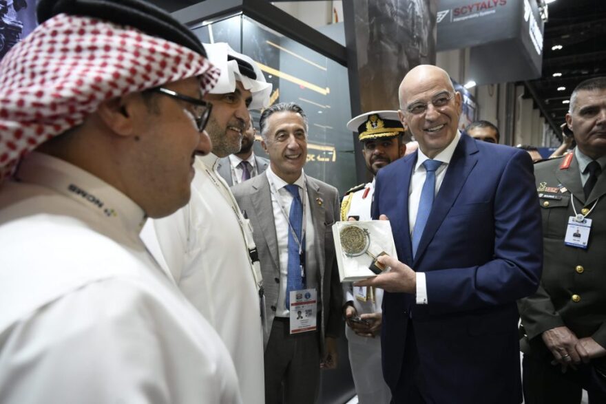 Στα Ηνωμένα Αραβικά Εμιράτα ο Δένδιας - Επισκέφθηκε τη φρεγάτα Ύδρα που μετέχει στην επιχείρηση «Ασπίδες»