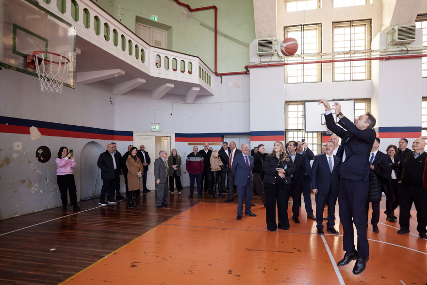 O Κυριάκος Μητσοτάκης επισκέφθηκε το «Σπίτι του Παιδιού» στη Θεσσαλονίκη - «Είναι παρήγορο ότι η Πολιτεία μπορεί να παρέχει ένα πλαίσιο προστασίας»