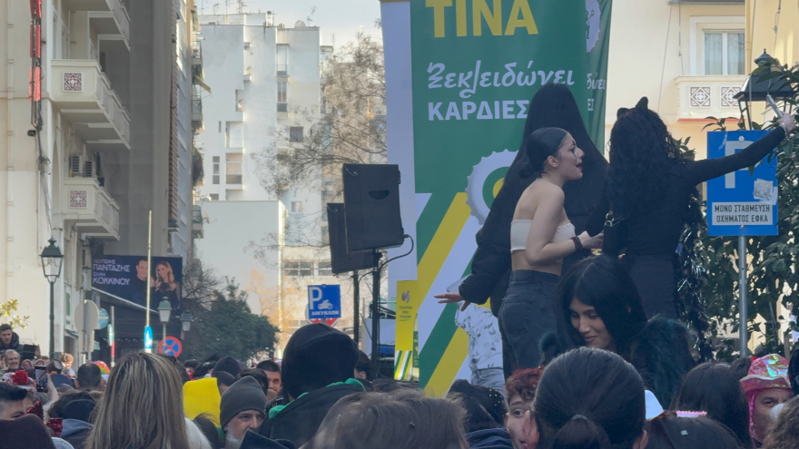 Τσικνοπέμπτη: Πήραν «φωτιά» οι ψησταριές στη Θεσσαλονίκη – Πλήθος κόσμου στη Βασιλέως Ηρακλείου, δείτε βίντεο