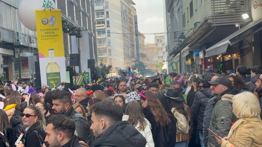 Τσικνοπέμπτη: Πήραν «φωτιά» οι ψησταριές στη Θεσσαλονίκη – Πλήθος κόσμου στη Βασιλέως Ηρακλείου, δείτε βίντεο