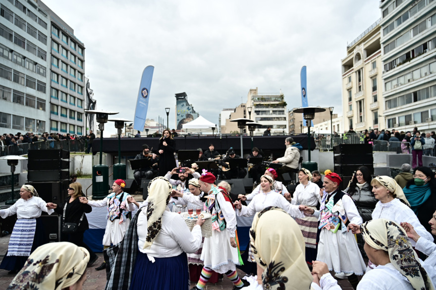 Ψησταριές, μουσική και χοροί στην Αθήνα για την Τσικνοπέμπτη - Δείτε φωτογραφίες