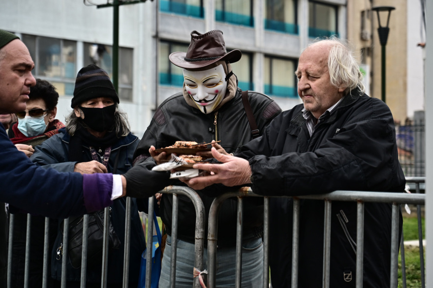 Ψησταριές, μουσική και χοροί στην Αθήνα για την Τσικνοπέμπτη - Δείτε φωτογραφίες