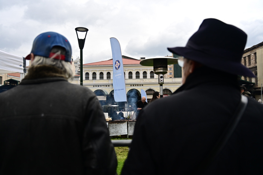 Ψησταριές, μουσική και χοροί στην Αθήνα για την Τσικνοπέμπτη - Δείτε φωτογραφίες