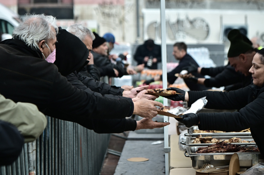 Ψησταριές, μουσική και χοροί στην Αθήνα για την Τσικνοπέμπτη - Δείτε φωτογραφίες