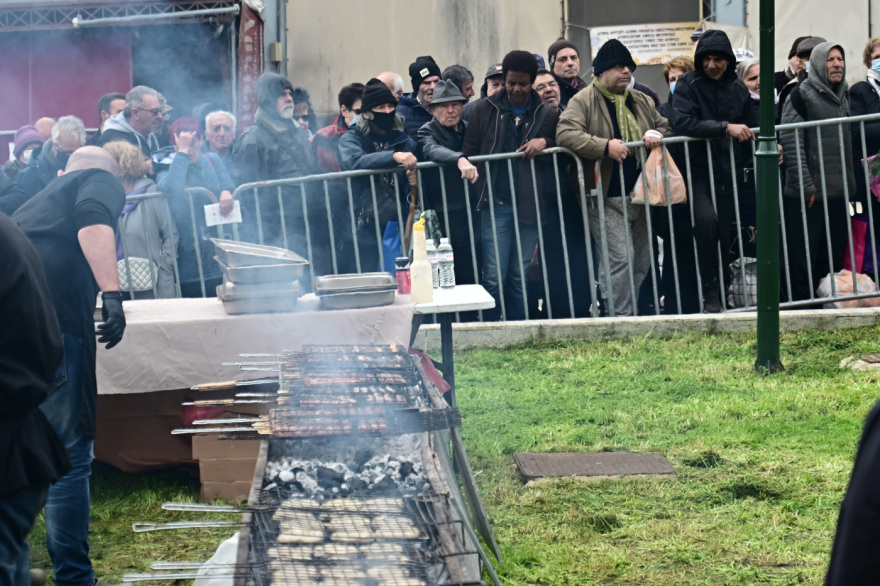 Ψησταριές, μουσική και χοροί στην Αθήνα για την Τσικνοπέμπτη - Δείτε φωτογραφίες