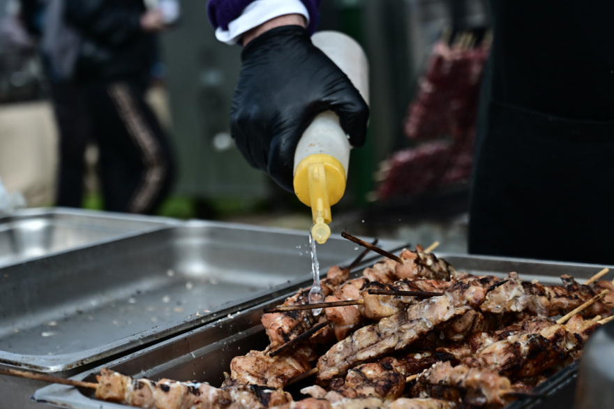 Ψησταριές, μουσική και χοροί στην Αθήνα για την Τσικνοπέμπτη - Δείτε φωτογραφίες