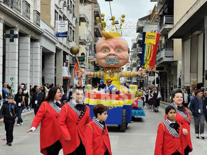 Περισσότεροι από 20.000 μικροί καρναβαλιστές στην Πάτρα - Δείτε φωτογραφίες