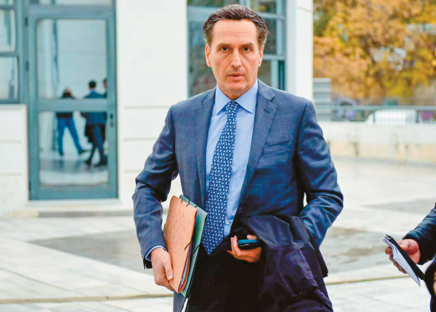 Στο εδώλιο του δικαστηρίου  χωρίς κουκούλα «Κελέση» και «Σαράφης»