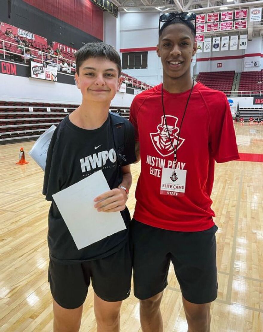 Χάνσελ Εμάνουελ και Μπέιλι Σίναμαν-Ντάνιελ: Δύο μονόχειρες που γράφουν ιστορία στο NCAA - Βίντεο