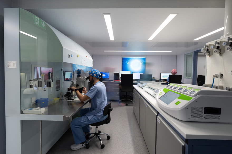 Μήπως ήρθε η ώρα να σταματήσεις να ανησυχείς για το βιολογικό σου ρολόι;