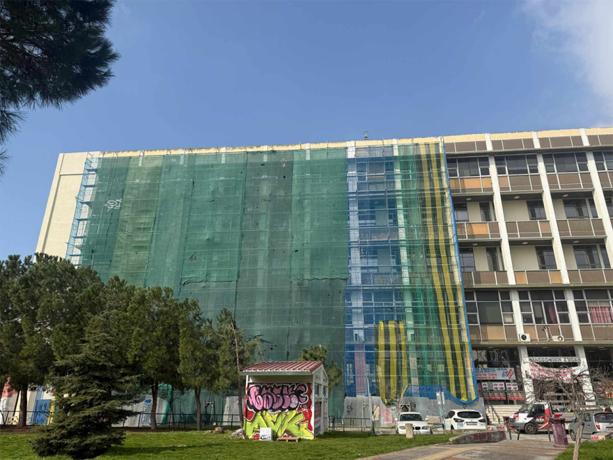 ΑΠΘ: Βρέθηκε αμίαντος στο κτήριο της Φιλοσοφικής - Έκλεισε η σχολή, τι λέει ο αντιπρύτανης