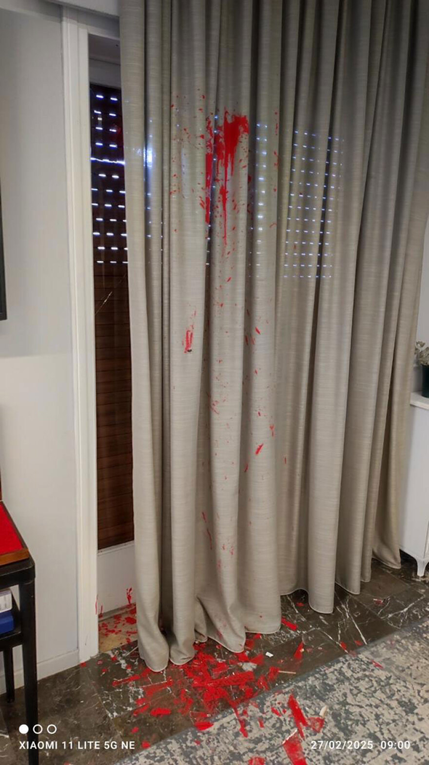 Επίθεση στο γραφείο του βουλευτή Χάρη Θεοχάρη - «Οι θρασύδειλοι τραμπούκοι δεν μας φοβίζουν», λέει η ΝΔ