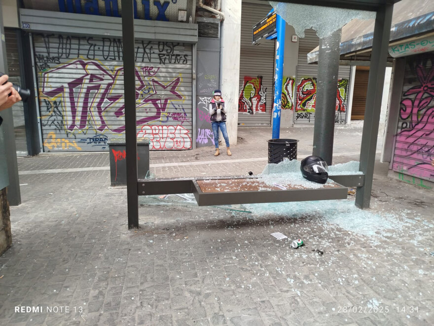 Οι διαδηλωτές επιστρέφουν στο Σύνταγμα - Νέος γύρος επεισοδίων με μολότοφ, φωτιές και χημικά μετά τη μεγάλη συγκέντρωση για τα Τέμπη - Live εικόνα epeisodiaathina36