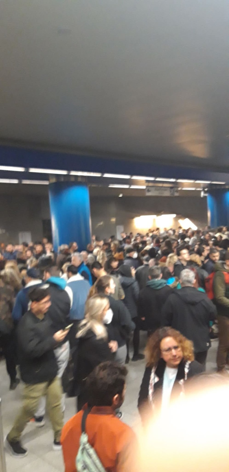 Μεγάλος συνωστισμός σε Μετρό και Ηλεκτρικό από τον κόσμο που κατεβαίνει στο συλλαλητήριο στο Σύνταγμα