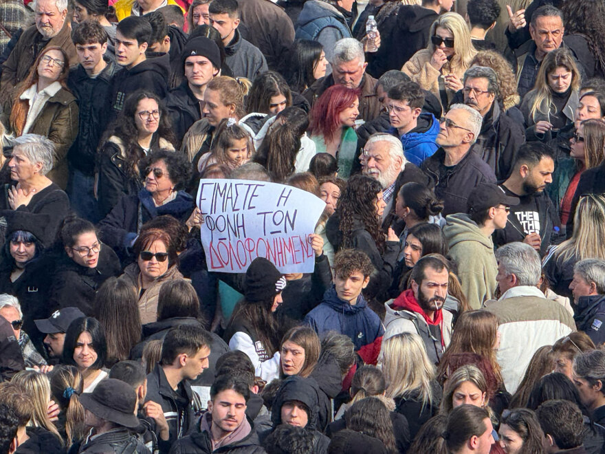 «Βουλιάζει» από κόσμο και η Θεσσαλονίκη - Δείτε εικόνες και βίντεο από τη συγκέντρωση για τα Τέμπη