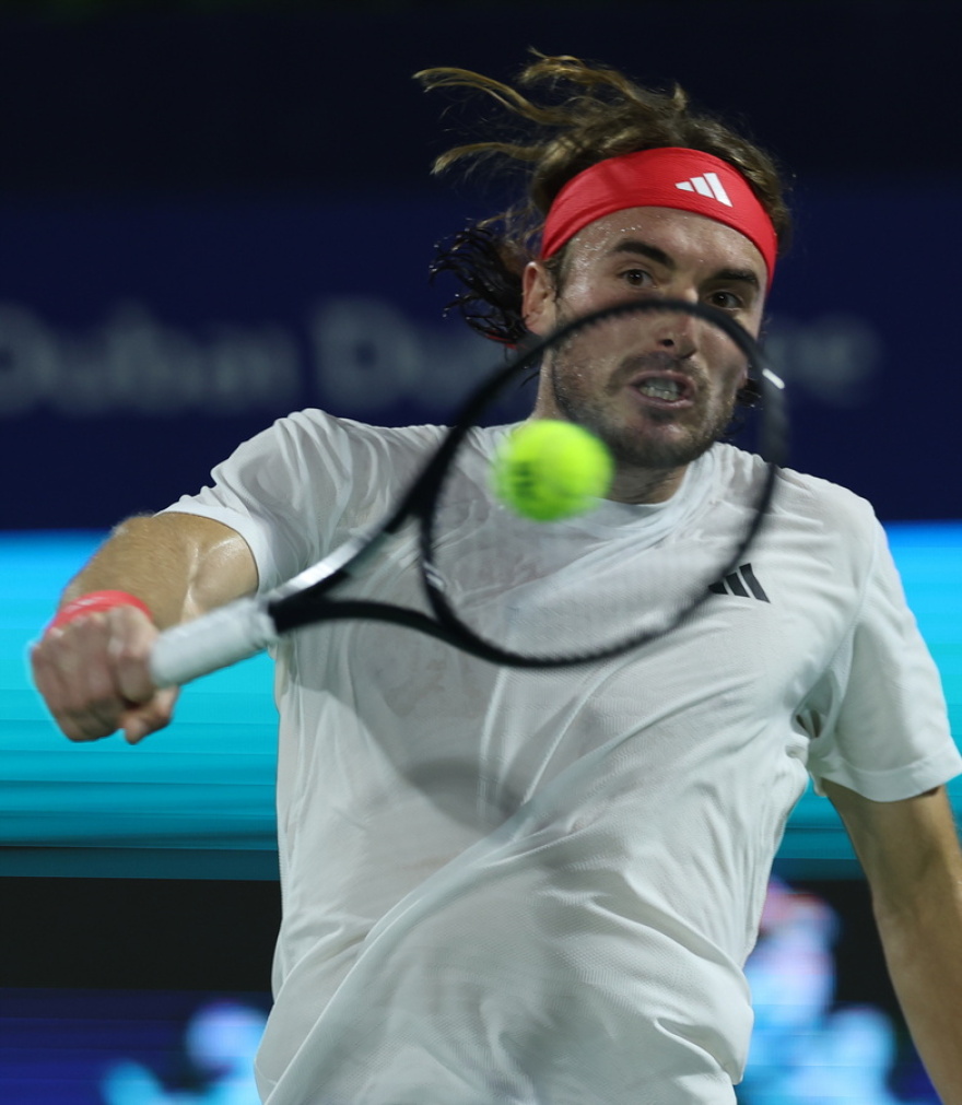 Στέφανος Τσιτσιπάς: Η νέα ρακέτα που τον οδήγησε στον τελικό στο Ντουμπάι και ο λόγος της αλλαγής