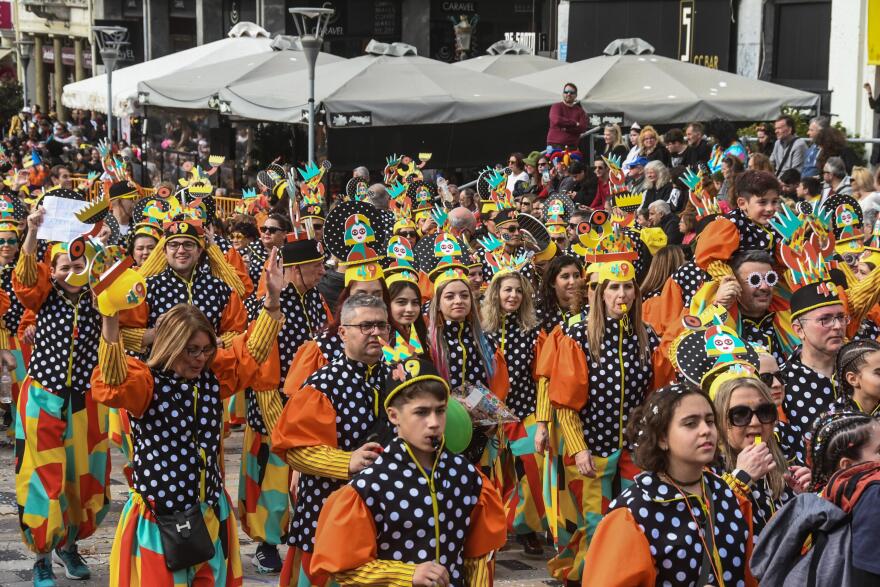 Παρέλαση με πάνω από 50.000 καρναβαλιστές στην Πάτρα - Δείτε βίντεο και φωτογραφίες