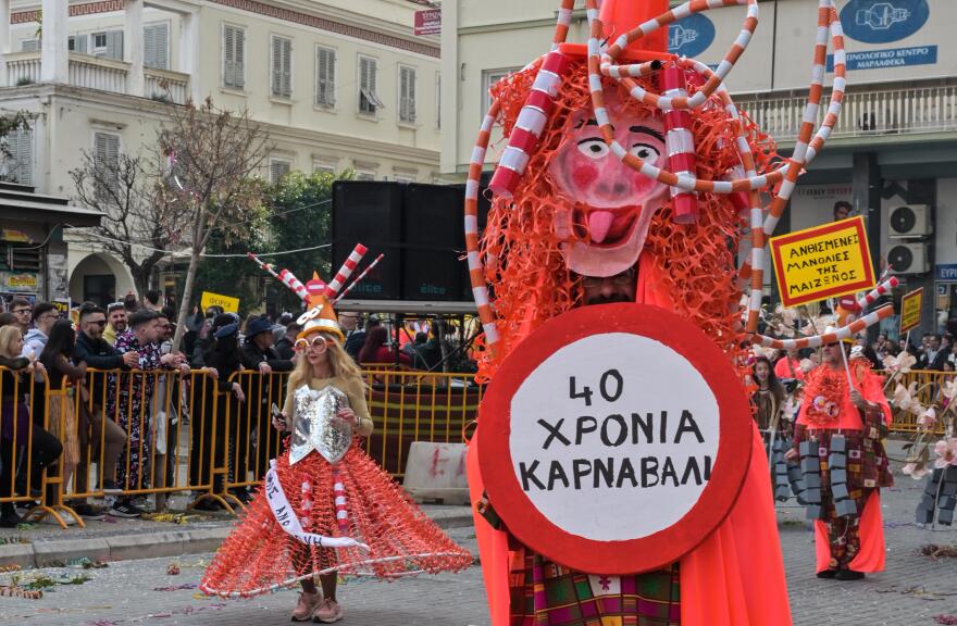 Παρέλαση με πάνω από 50.000 καρναβαλιστές στην Πάτρα - Δείτε βίντεο και φωτογραφίες