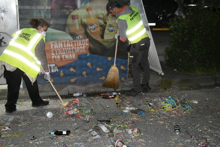 Απέραντος σκουπιδότοπος η Πάτρα μετά το καρναβάλι - Ο δήμος επιστράτευσε μπουλντόζες για να καθαρίσει την πόλη
