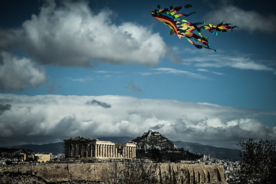 Πλήθος κόσμου στου Φιλοπάππου για τα παραδοσιακά «κούλουμα» της Καθαράς Δευτέρας - Φωτογραφίες