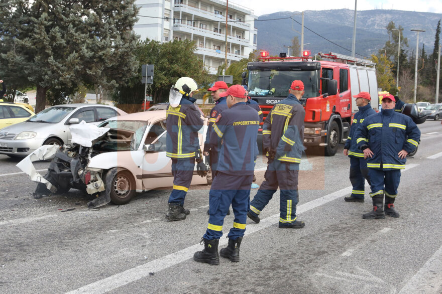 Δύο νεκροί και τέσσερις τραυματίες σε καραμπόλα τριών αυτοκινήτων στην Κατεχάκη