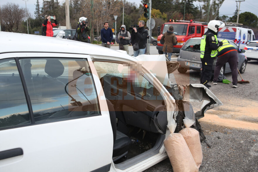 Δύο νεκροί και τέσσερις τραυματίες σε καραμπόλα τεσσάρων αυτοκινήτων στην Κατεχάκη - Δείτε βίντεο και φωτογραφίες