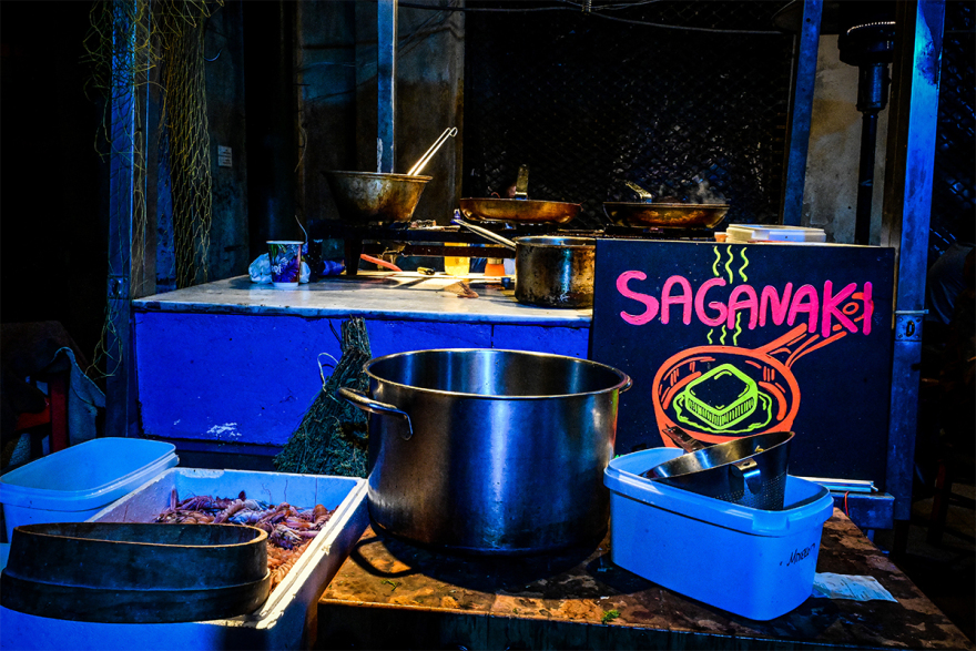 Ολονύχτιο πάρτι και ουρές στη Βαρβάκειο για να προμηθευτούν οι καταναλωτές τα Σαρακοστιανά