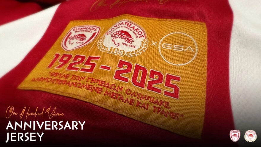 Ολυμπιακός: Παπανικολάου και Βεζένκοφ παρουσίασαν τις επετειακές φανέλες για τα 100 χρόνια - Βίντεο