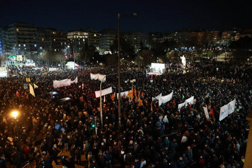 Μαζικές και οι χθεσινές συγκεντρώσεις για τα Τέμπη σε Αθήνα και Θεσσαλονίκη - Τα επεισόδια και οι συλλήψεις, δείτε εικόνες