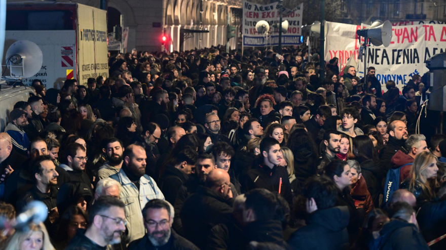 Μαζικές και οι χθεσινές συγκεντρώσεις για τα Τέμπη σε Αθήνα και Θεσσαλονίκη - Τα επεισόδια και οι συλλήψεις, δείτε εικόνες