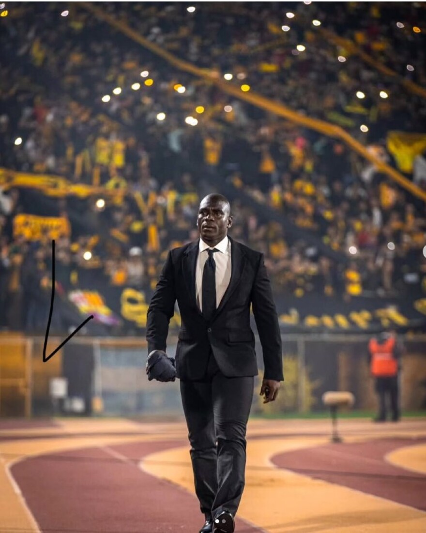 Copa Libertadores: Προπονητής-είδωλο εμφανίστηκε στον πάγκο με σμόκιν,  δείτε βίντεο