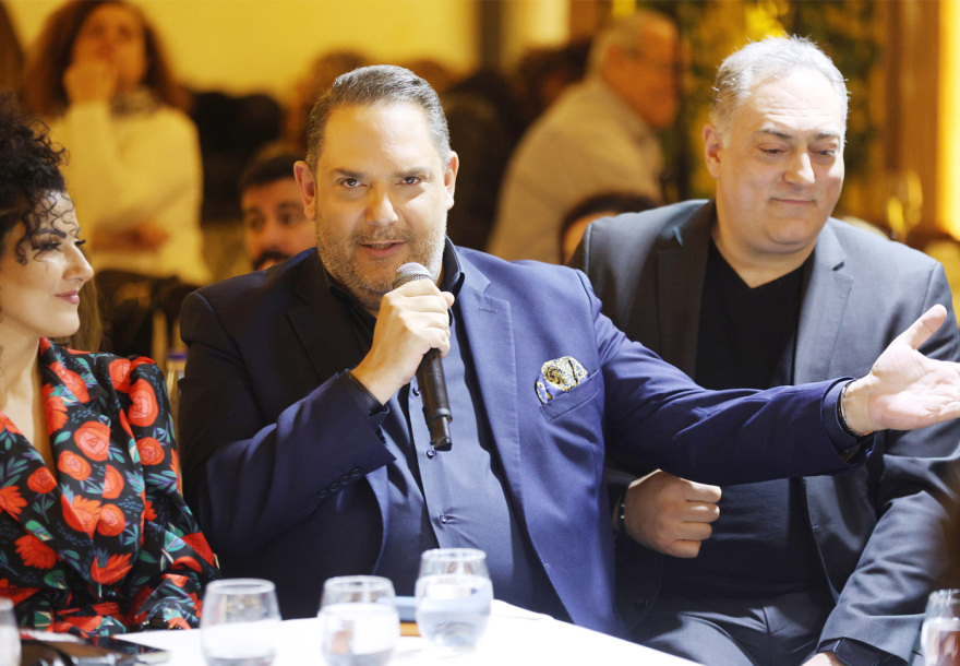 «Τα πήρες όλα κι έφυγες - Η ζωή του Στράτου Διονυσίου» έρχεται στο Θέατρο Παλλάς