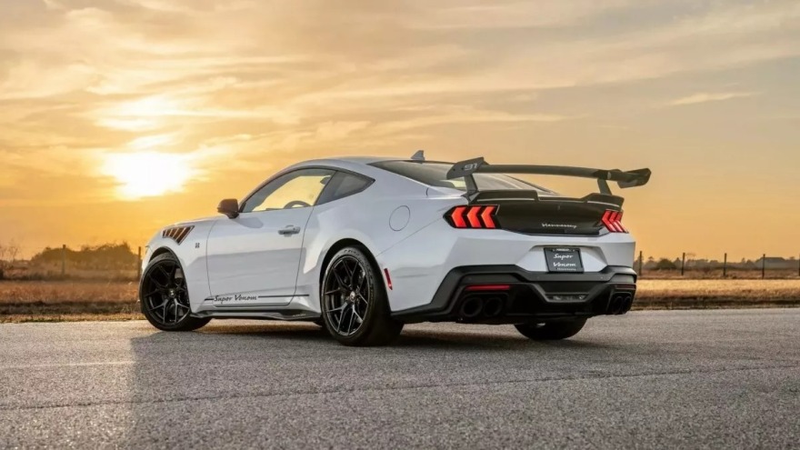 Η Hennessey εκτοξεύει τη Ford Mustang Dark Horse στα 862 άλογα