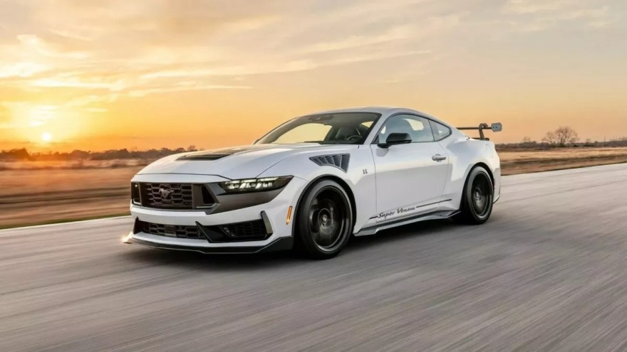 Η Hennessey εκτοξεύει τη Ford Mustang Dark Horse στα 862 άλογα