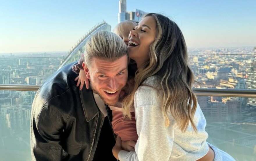 Η Ντιλέτα Λεότα άνοιξε την καρδιά της για τη σχέση της με τον Λορίς Κάριους: «Ήταν έρωτας με την πρώτη ματιά»