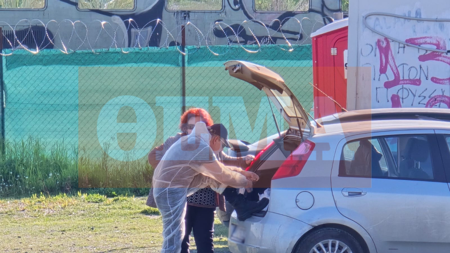 Στο Κουλούρι κλιμάκιο της Πυροσβεστικής για έρευνες στην εμπορική αμαξοστοιχία των Τεμπών – Δείτε βίντεο και φωτογραφίες