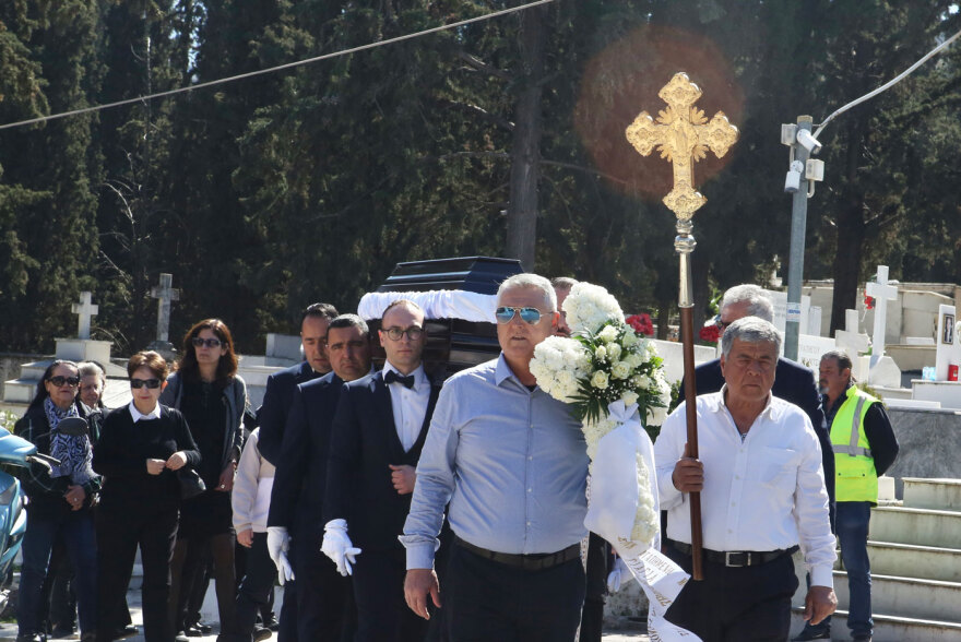 Ράνια Ιωαννίδου - Κηδεία: Οικογένεια, φίλοι και συνεργάτες αποχαιρετούν την ηθοποιό