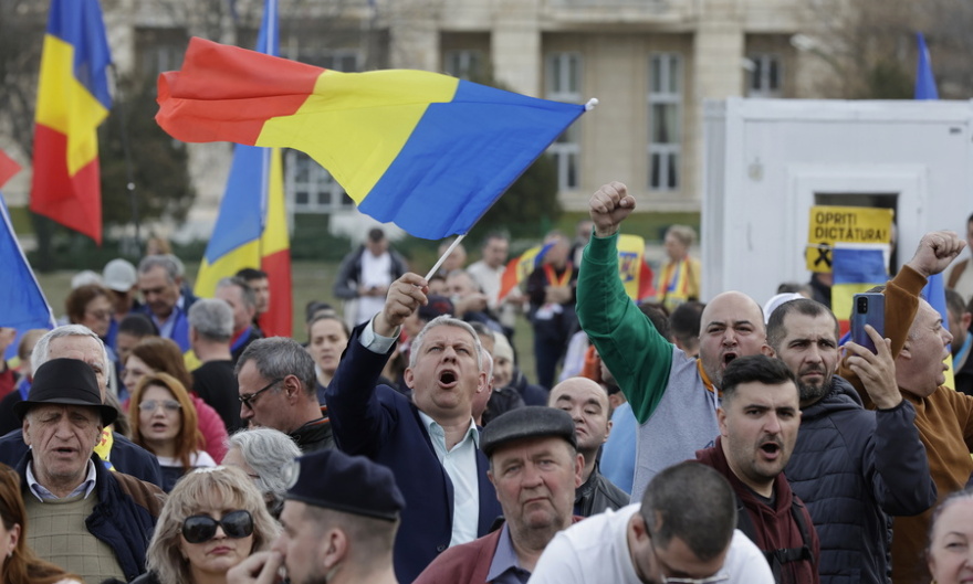 Το Συνταγματικό Δικαστήριο της Ρουμανίας επικύρωσε τον αποκλεισμό από τις εκλογές του ακροδεξιού Γκεοργκέσκου