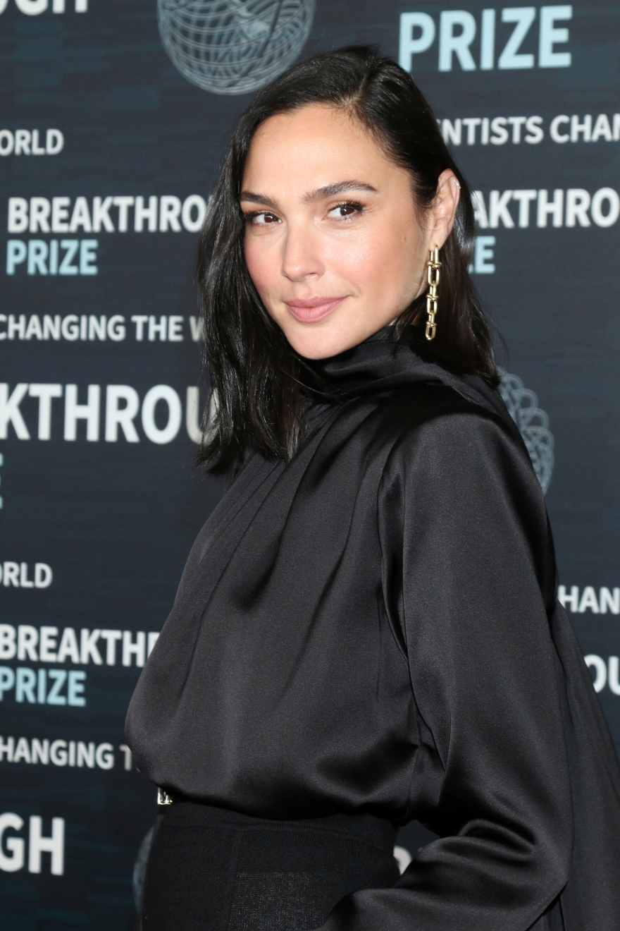 Η Γκαλ Γκαντότ μίλησε για τις προκλήσεις που αντιμετωπίζει μεγαλώνοντας τις τέσσερις κόρες της