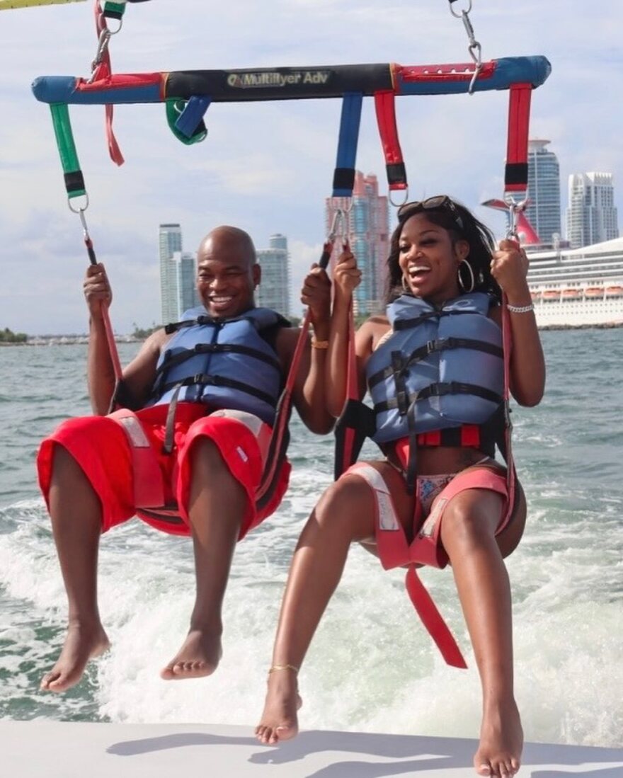 Ο Ne-Yo σύστησε στους θαυμαστές του τις... τέσσερις συντρόφους του 