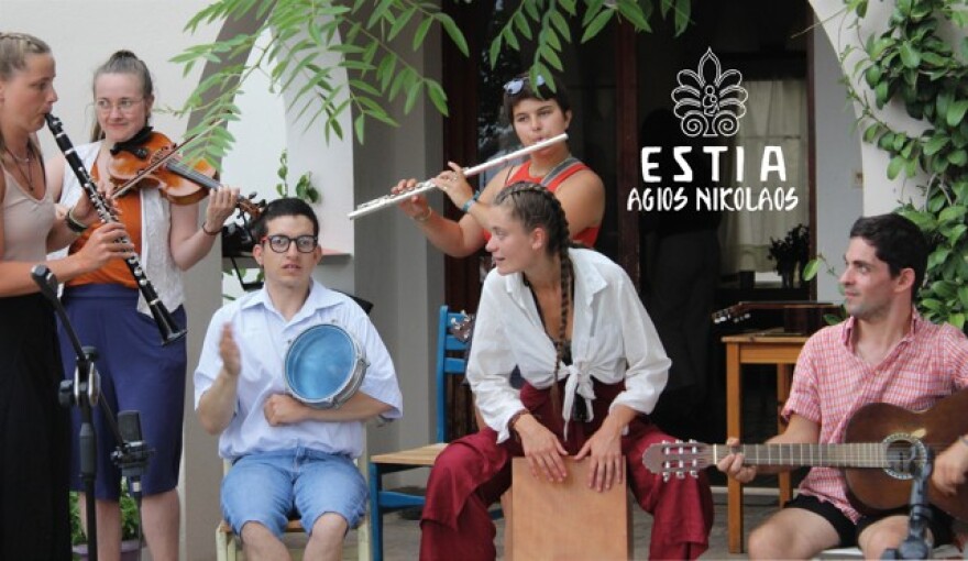 «Μαζί στη Γιορτή»: Ένα φεστιβάλ που ενώνει ανθρώπους με και χωρίς αναπηρίες στο Γαλαξίδι