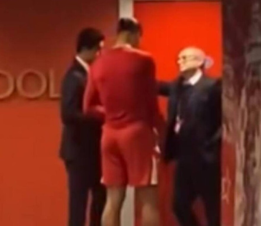 Φαν Ντάικ: Κουβέντα με Αλ Κελαϊφί και Κάμπος στα αποδυτήρια μετά τον αποκλεισμό της Λίβερπουλ από την Παρί - Βίντεο