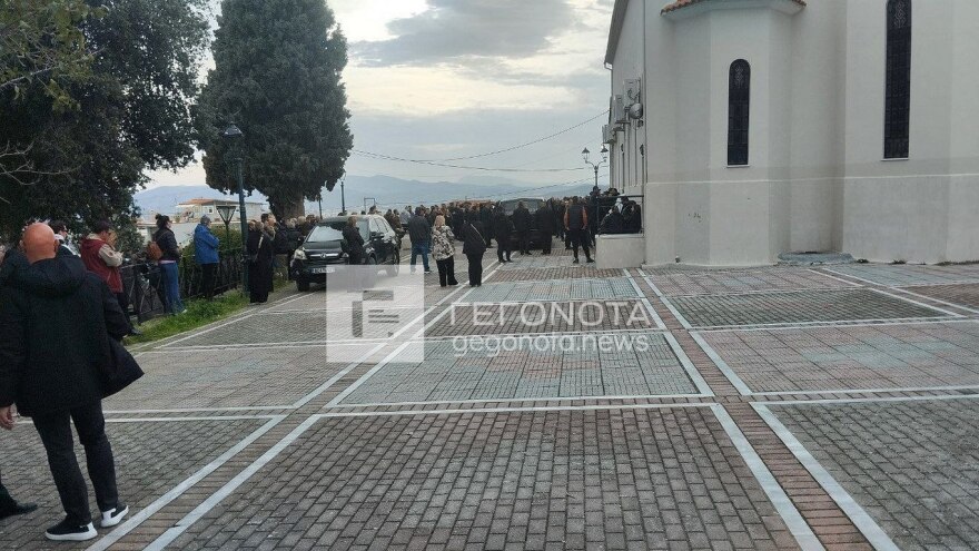 Πένθος στο Βόλο - Κηδεύτηκε το νιόπαντρο ζευγάρι που σκοτώθηκε σε τροχαίο