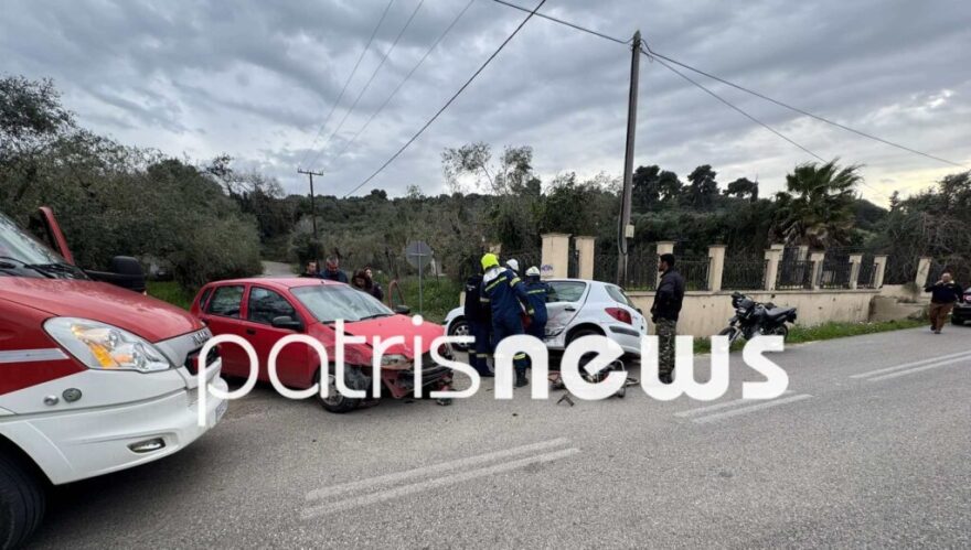 Αυτοκίνητο εμβόλισε ΙΧ και κατέληξε σε μάντρα στον Πύργο, τρεις τραυματίες - Δείτε φωτογραφίες