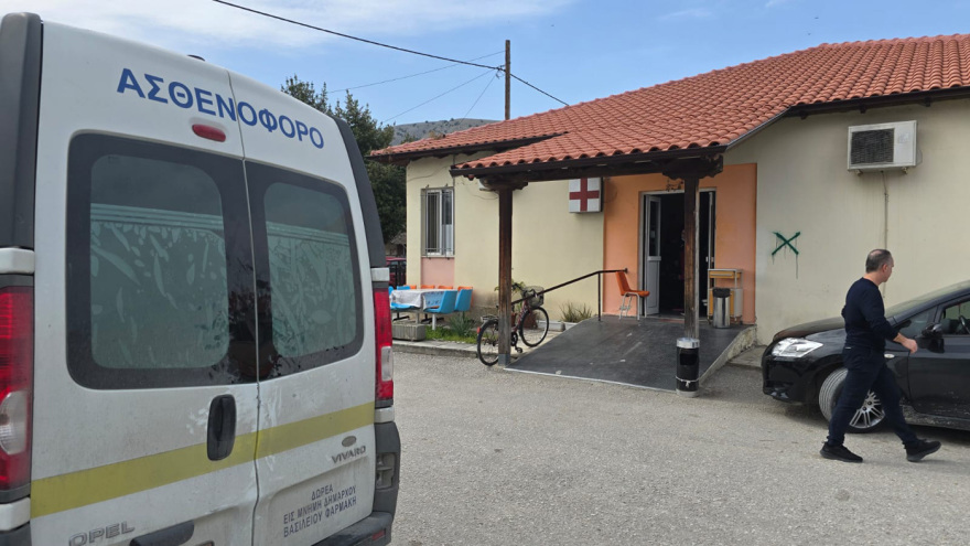 Άγρια επεισόδια στο Κέντρο Υγείας Τυρνάβου - Εξαγριωμένοι συγγενείς ασθενή επιτέθηκαν σε γιατρούς και αστυνομικούς